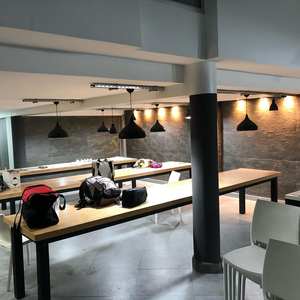 Paneles de Revestimiento de Pared de Piedra de Pizarra Dorada C, Acabado Texturizado Natural, Duradero, Ecológico, Superficie Decorativa Moderna para Interiores - Product Image 1