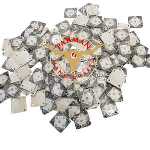 Bobines artisanales en os de buffle Viking sculptées à la main, accessoires traditionnels faits à la main au meilleur prix - Product Image 2