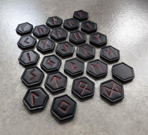 Piedras Rúnicas Vikingas de Cuero con Bolsa de Cuero, Juego de Futhark Nórdico Hecho a Mano, Regalo de Adivinación para Practicantes de Meditación - Product Image 1