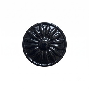 Bouton de tiroir moderne noir en forme de fleur, quincaillerie de meuble en métal, type à insertion par boulon, installation facile, boutons en fonte faits à la main - Product Image 2