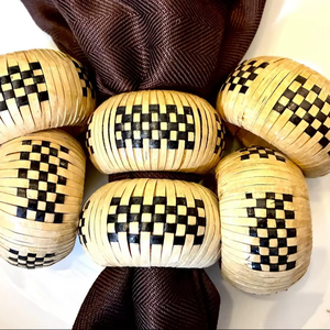 Porte-serviettes en rotin artisanal, parfait pour la présentation de table, la maison, la cuisine, les restaurants et les occasions spéciales, en provenance d'Inde. - Product Image 1