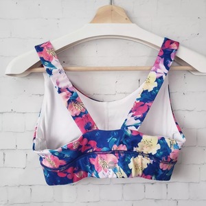 เสื้อชั้นในกีฬาสำหรับผู้หญิง ออกกำลังกาย โยคะ ฟิตเนส แบบไร้ตะเข็บ คอวีลึก ปรับสายได้ รองรับสูง รับสั่งทำโลโก้ - Product Image 3