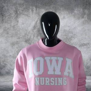 Sudadera Rosa con Cuello Alto, Letras Blancas Grandes y Texto Pequeño, Mangas Largas, Puños y Dobladillo con Banda, Ropa con Logotipo Personalizado - Product Image 3