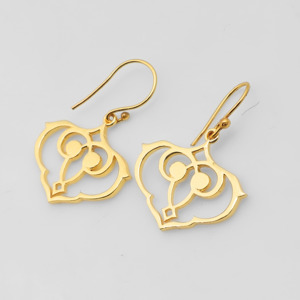 Pendientes colgantes florales huecos chapados en oro de 18 quilates para mujer, pendientes colgantes elegantes y ligeros, joyería - Regalo para ella - Product Image 4