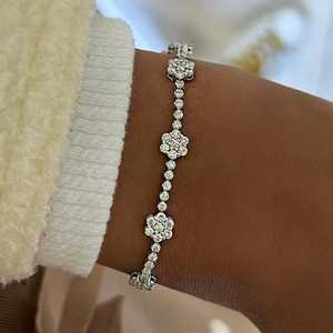 Bracelets tennis en diamant 3 carats, taille Flora, avec fermoir de sécurité en forme de huit, pour usage quotidien et superposition, bijoux fins certifiés IGI, sertissage à griffes - Product Image 6