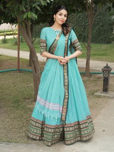 Ensemble Lehenga en Coton Chanderi Premium avec Dupatta à Pompons et Bordure Large – Collection Ethnique de Créateur - Product Image 2