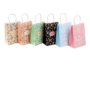 Sac à lunch en papier Sacs en papier avec logo de taille personnalisée avec poignée torsadée Sacs cadeaux Sacs à provisions pour l'artisanat, la mode, fournisseur d'or - Product Image 1