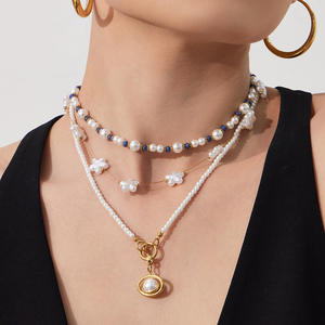 Collier de perles en gros, collier avec pendentif en acier inoxydable doré pour femmes - Product Image 6