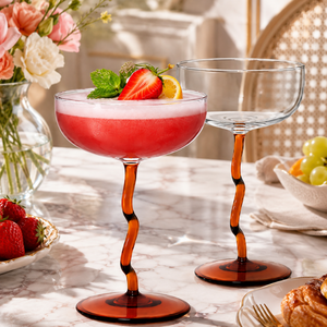 Verres à cocktail colorés en borosilicate faits à la main de 260 ml, sans plomb, coupe Martini, verrerie de bar réutilisable en gros - Product Image 6