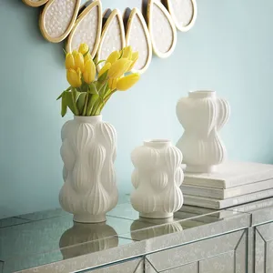 Jarrón de Flores de Hierro Hecho a Mano de Lujo, Producto de Decoración de Interiores Contemporáneo para Constructores, Arquitectos y Diseñadores - Product Image 4