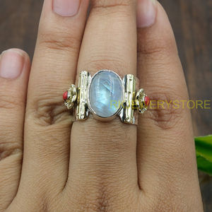 แหวนเงินแท้ 925 ประดับมูนสโตนสีรุ้งไฟฟ้าสีน้ำเงินและปะการังสีแดง พร้อมวงแหวนทองเหลือง แหวนทำมือแบบตอกลายสำหรับเครื่องประดับมูนสโตน - Product Image 3