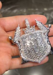 Pendentif Bouclier Personnalisé, Collier Couronne Sertie de Pierres, Logo Personnalisé, Moissanite, Plaqué Or, Bijoux de Luxe Hip Hop Chrétien - Product Image 3