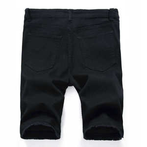 Shorts en jean pour homme, délavage foncé, poches zippées et ourlet déchiré, style décontracté, taille mi-haute, 100% coton respirant - Product Image 2