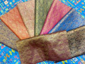 Tela Brocada de Seda Jacquard Ecológica de Alta Calidad con Ricos Diseños Florales Tradicionales Tejidos, Resistente a las Arrugas, Mediana - Product Image 2