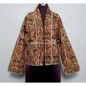 Veste en coton Kantha faite à la main pour femmes, réversible, imprimé floral, manteau court d'hiver, veste tricotée d'été effet peau de serpent pour femmes - Product Image 1