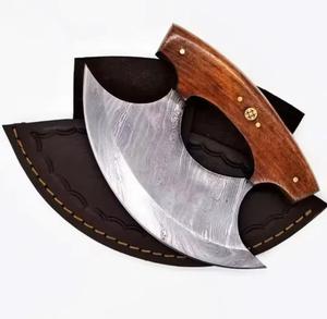 Coupe-pizza artisanal de haute qualité en acier Damas avec manche en bois fixe et étui en cuir - Product Image 2