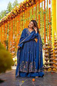 Vestido Tradicional Bordado de Seda Azul para Mujer, Largo hasta el Suelo, Corte Holgado, Estilo Indio-Pakistaní, para Bodas - Product Image 2