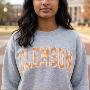 เสื้อสเวตเชิ้ตคอกลมโอเวอร์ไซส์สีเขียว Clemson สำหรับผู้หญิง ขายส่ง เสื้อสเวตเชิ้ตคอกลมโอเวอร์ไซส์ พิมพ์ลายกราฟิกตามสั่ง สไตล์วาร์ซิตี้ - Product Image 6