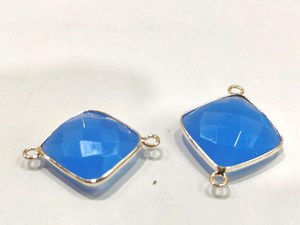 Juego de 2 piezas de dijes de doble aro con forma de cojín de calcedonia azul y conector de piedra briolette - Product Image 1