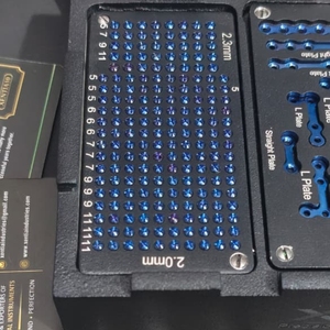 Precio de Fábrica: Juego de Placas y Tornillos Mini Ortopédicos de Titanio CMF Maxilofaciales de 2.0mm, Sistema de Fijación Craneomaxilofacial Premium, CE - Product Image 3
