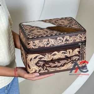 Nouvelle boîte de rangement pour bijoux en cuir artisanal de style western, boîte de rangement de luxe en cuir de vachette avec fermeture à glissière, étui de voyage pour maquillage - Product Image 1