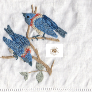 Une paire d'oiseaux, une composition animée qui illumine les rassemblements et les repas. - Product Image 3