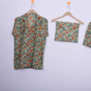 ชุดเสื้อและกางเกงขาสั้นลายดอกไม้พร้อมกระเป๋าเข้าชุด - Product Image 1