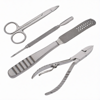 Kit de manucure professionnel 4 pièces en acier inoxydable, ensemble d'outils de soin des ongles, éliminateur de callosités, lime à ongles, étui de transport pour bébé