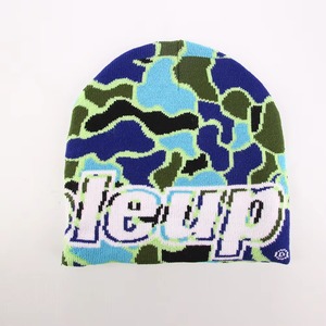 Bonnet d'hiver en acrylique tricoté camouflage avec logo jacquard personnalisé et revers à logo, style bonnet court - Product Image 2