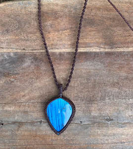 Collar de Macramé Hecho a Mano al por Mayor con Cordón Encerado Marrón, Perla de Agua Dulce, Colgante de Mariposa con Corte Esmeralda, Estilo Boho, Ajustable, con Piedras Preciosas - Product Image 3