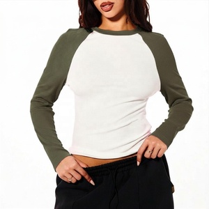T-shirt tendance personnalisé pour femme à manches raglan, color block, col rond, manches longues, coupe ajustée, tricoté, décontracté, blanc et vert sauge - Product Image 3