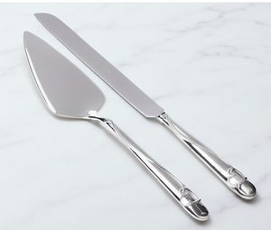 Juego de 2 piezas de cuchillo y espátula para pastel de acero inoxidable con hoja dentada y mango de diseño elegante para bodas - Product Image 1