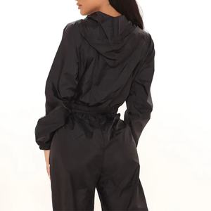 Nouvel arrivage : Ensemble de survêtement 2 pièces en nylon pour femme, coupe-vent personnalisé avec logo, veste courte zippée et pantalon color block pour femme - Product Image 5