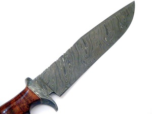 Couteau de chasse artisanal en acier Damas de qualité industrielle avec manche en bois et étui en cuir pour le camping en plein air - Product Image 1