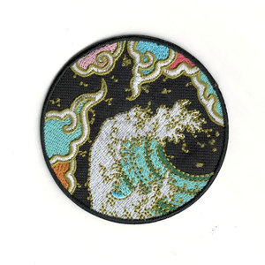 Badges brodés à la machine, directement de l'usine, à coller ou à coudre sur les vêtements, les uniformes et les vêtements de mode. - Product Image 1