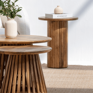 Table d'appoint ronde Vandana Sierra Solace, design moderne minimaliste en bois massif - Product Image 3