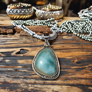 Cabochon irrégulier de pierres précieuses Larimar de haute qualité 925 collier pendentif en argent Sterling plaqué rhodium bijoux artisanaux pour femmes - Product Image 1