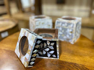 Brûleur de Bakhoor élégant en résine et bois incrusté de nacre fait à la main pour parfum d'oud arabe, Ramadan et décoration intérieure - Product Image 3