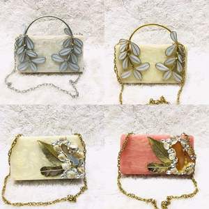 Bolso de Mano de Resina de Diseño para la Noche, Accesorios de Moda con Cristales para Damas - Product Image 1