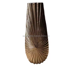 Azora industries Vase en fonte d'aluminium décoratif pour la maison et pot de fleurs de style moderne à prix raisonnable - Product Image 5