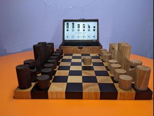 Jeu d'échecs en bois massif de style nordique moderne, finition noyer de qualité supérieure, échiquier décoratif, jeu de société minimaliste fait main, cadeau - Product Image 2