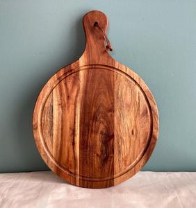 Planche à découper en bois d'acacia, design rond en forme de pagaie, épaisse, durable, sûre pour les couteaux, idéale pour couper, servir et décorer la cuisine de manière rustique - Product Image 1