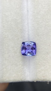 Tanzanite naturelle certifiée 7 MM, taille coussin carrée, avec une couleur et un lustre excellents, Zoisite naturelle 1,71 carat, clarté œil-de-chat - Product Image 4