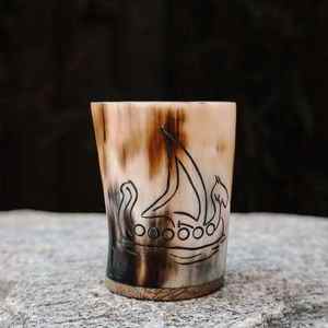 Corne à boire viking de forme personnalisée, couleur naturelle, pour bière et vin, écologique, en verre, gravure artisanale, article cadeau en promotion - Product Image 4