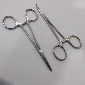 Pinzas Hemostáticas Curvas de Acero Inoxidable MEDIHEAL SURGICAL CORPORATION de 5 Pulgadas (12.5cm) con Puntas Serradas - Product Image 2