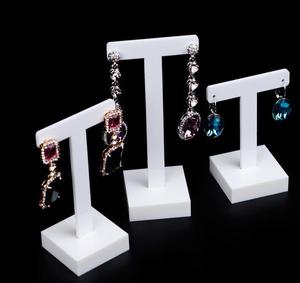 2025 nuevo acrílico transparente en forma de T soporte de exhibición de pendientes Mostrador de joyería accesorio de tiro soporte de exhibición de pendientes - Product Image 1