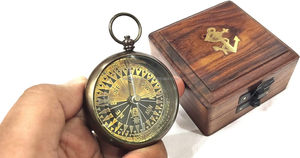 Boussole de poche plate antique en laiton de 2 pouces avec boîte en bois, coffret cadeau maritime - Product Image 5