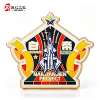 Badges métalliques personnalisés avec support de présentation, emblème logo personnalisé, souvenir de collection, cadeau de présentation de bureau