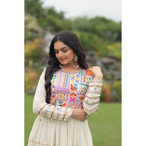 Robe trapèze faite main brodée multi-fils, spéciale Navratri, taille empire, en tissu organza - Product Image 1