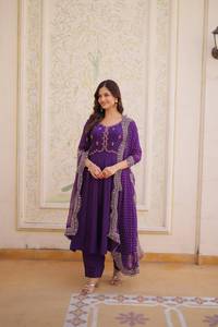Conjunto de Salwar Kameez Rojo con Detalles Bordados, Ropa Tradicional India y Pakistaní para Mujer, Largo hasta el Tobillo, Corte Regular - Product Image 2